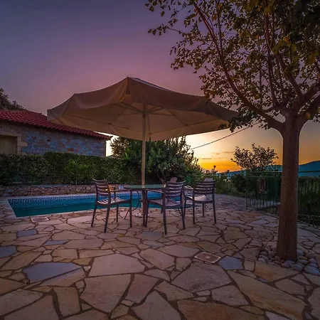 Palataki I Villa Leptíni