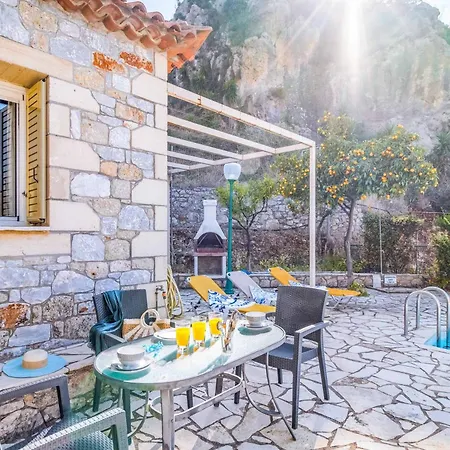 Palataki I Villa Leptíni